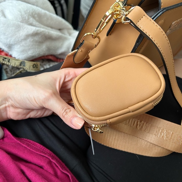 Steve Madden Tan Crossbody Bag with pouch - Picture 5 of 9